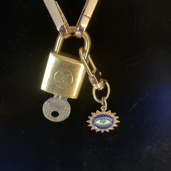 Vintage LV Louis Vuitton Padlock key & lock with chain & charm - Picture 2 of 7